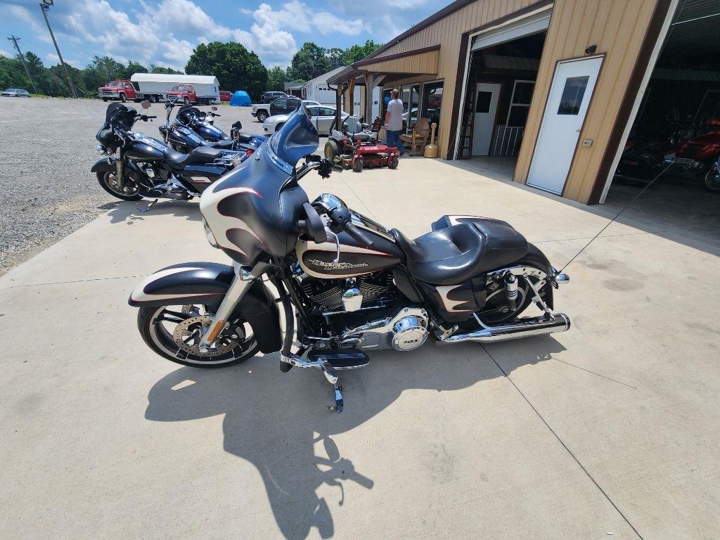 Harley-Davidson Street Glide  2011