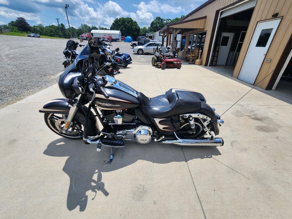 Harley-Davidson Street Glide  2011