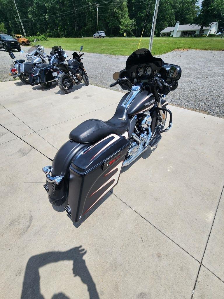 Harley-Davidson Street Glide  2011