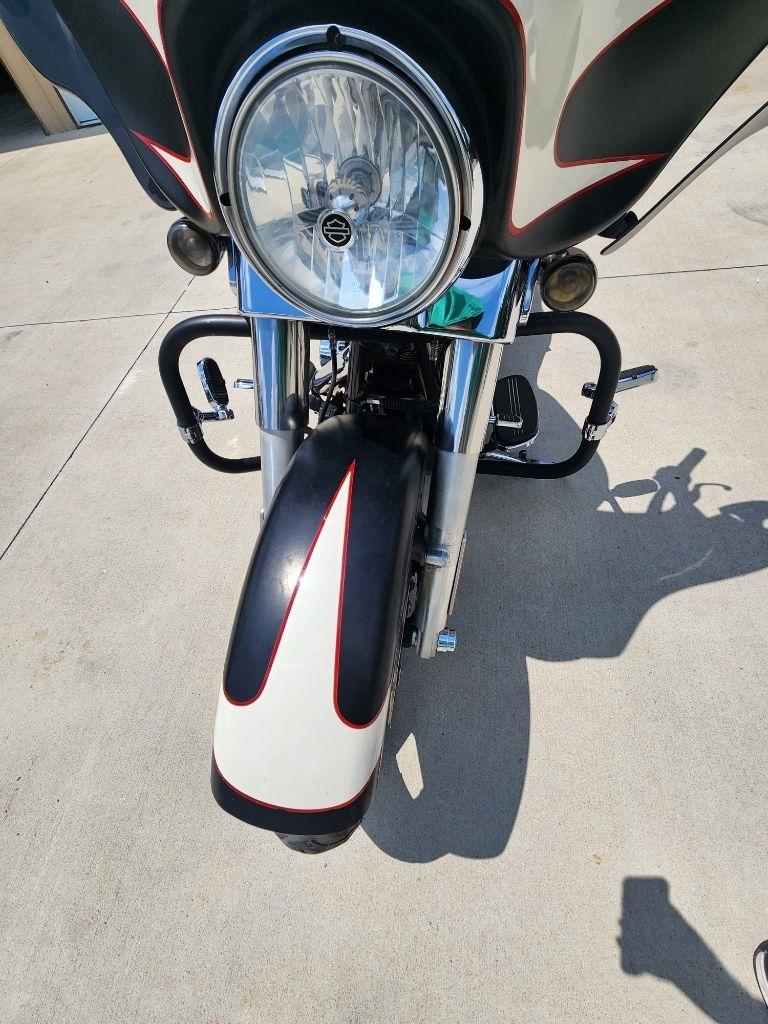 Harley-Davidson Street Glide  2011