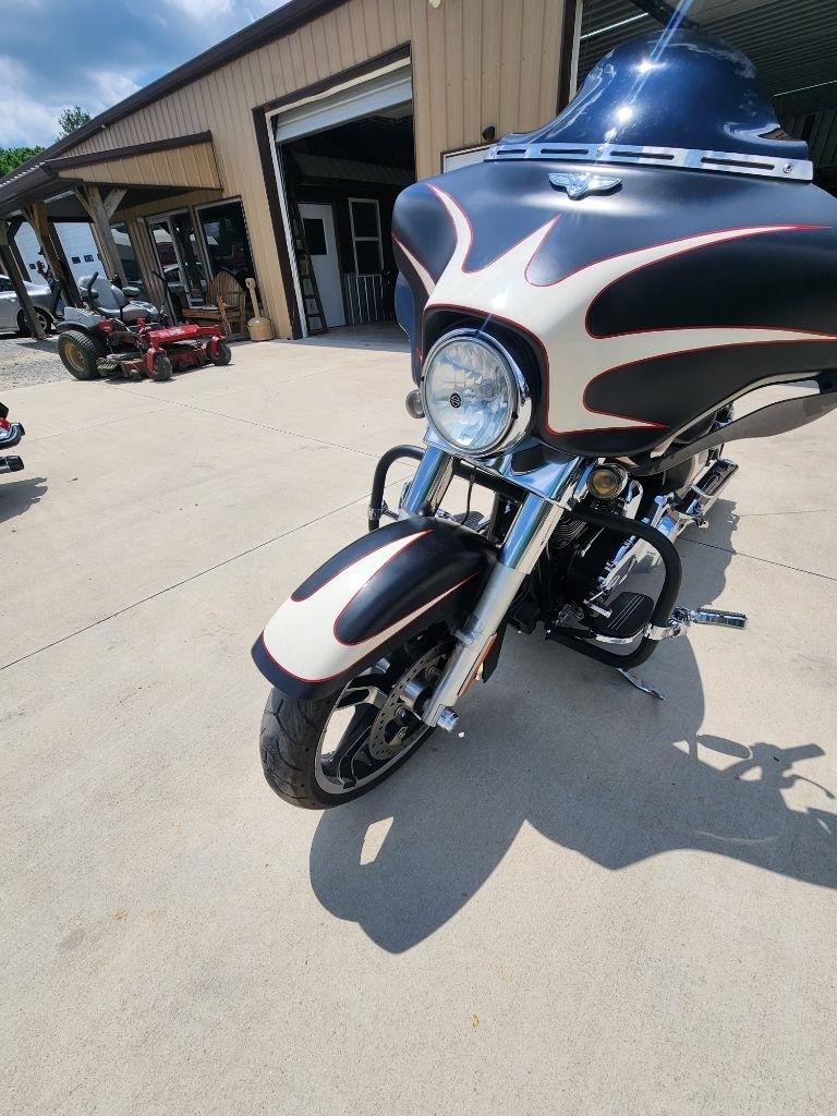 Harley-Davidson Street Glide  2011