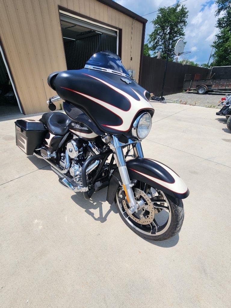 Harley-Davidson Street Glide  2011