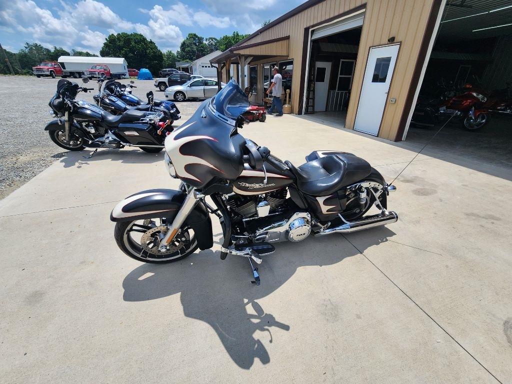 Harley-Davidson Street Glide  2011