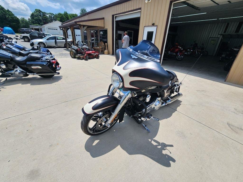Harley-Davidson Street Glide  2011