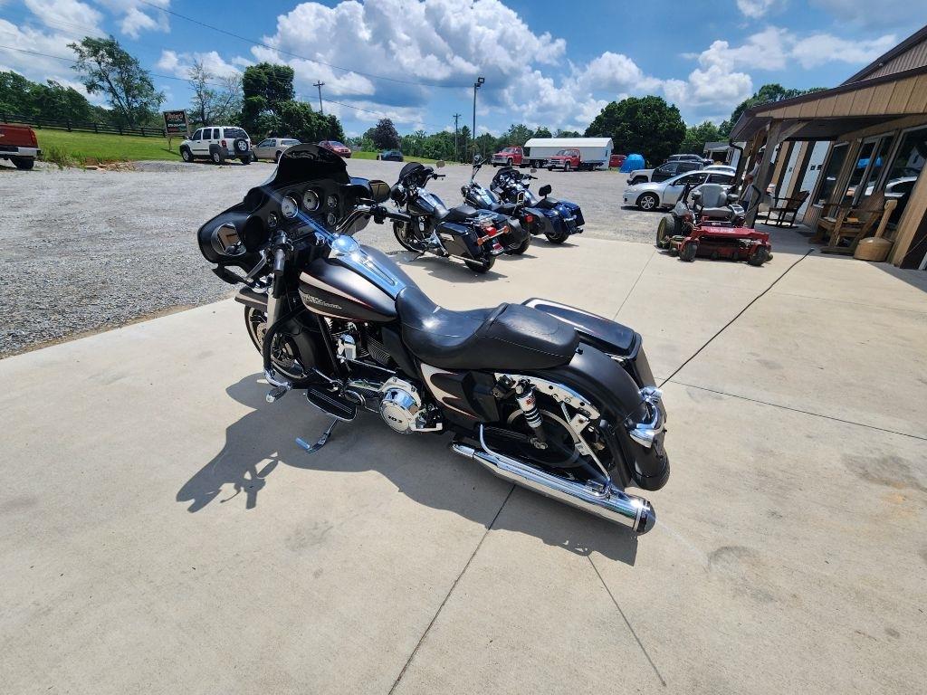 Harley-Davidson Street Glide  2011