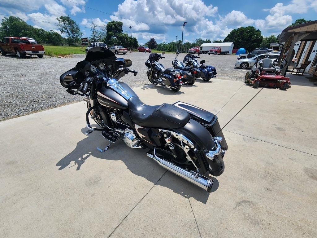 Harley-Davidson Street Glide  2011