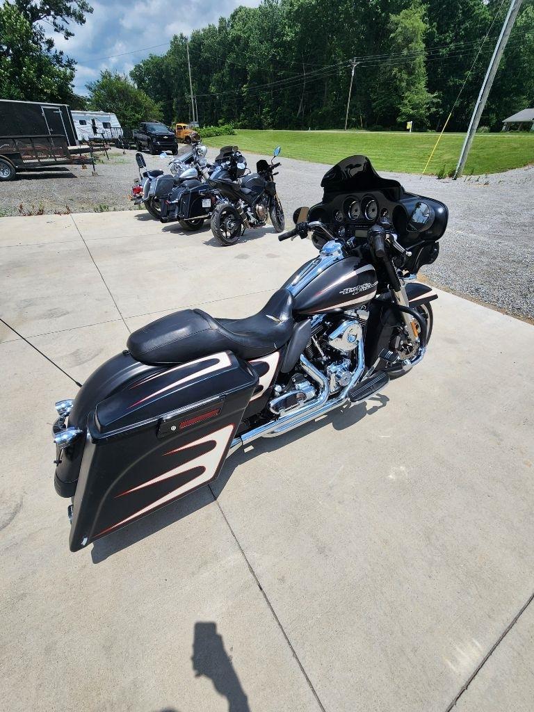 Harley-Davidson Street Glide  2011