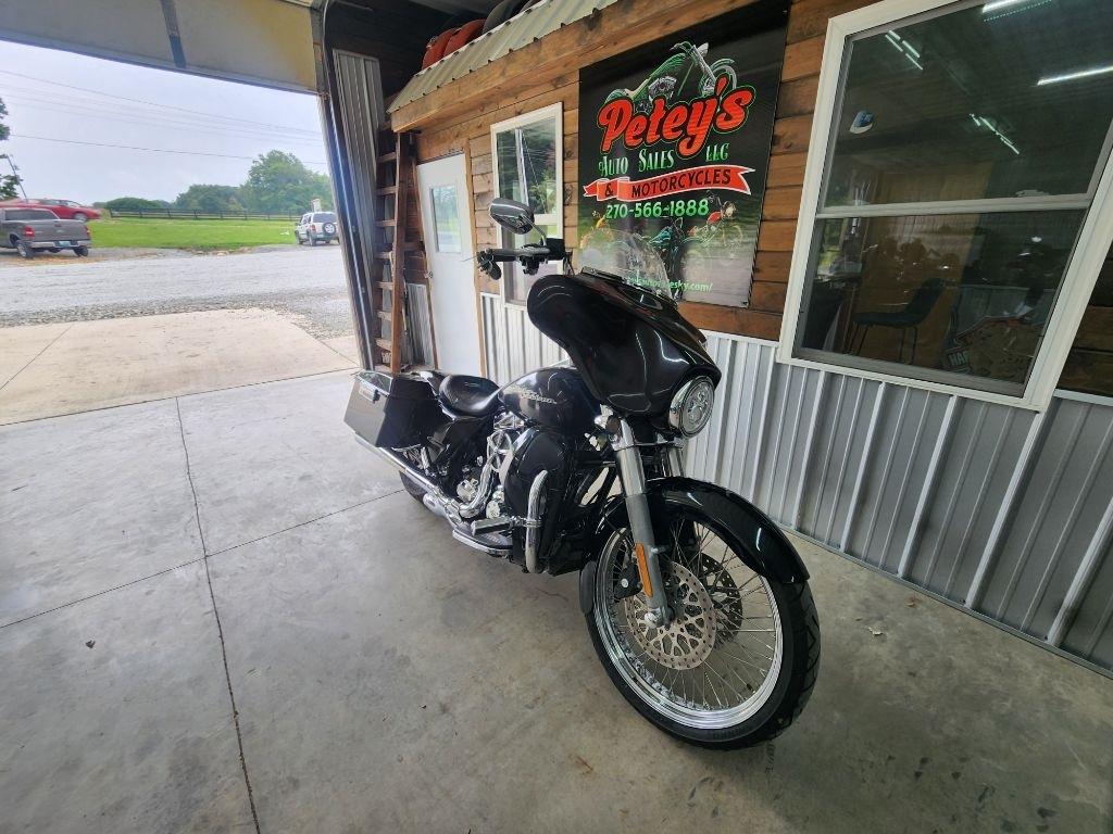 Harley-Davidson FLHX103  2011
