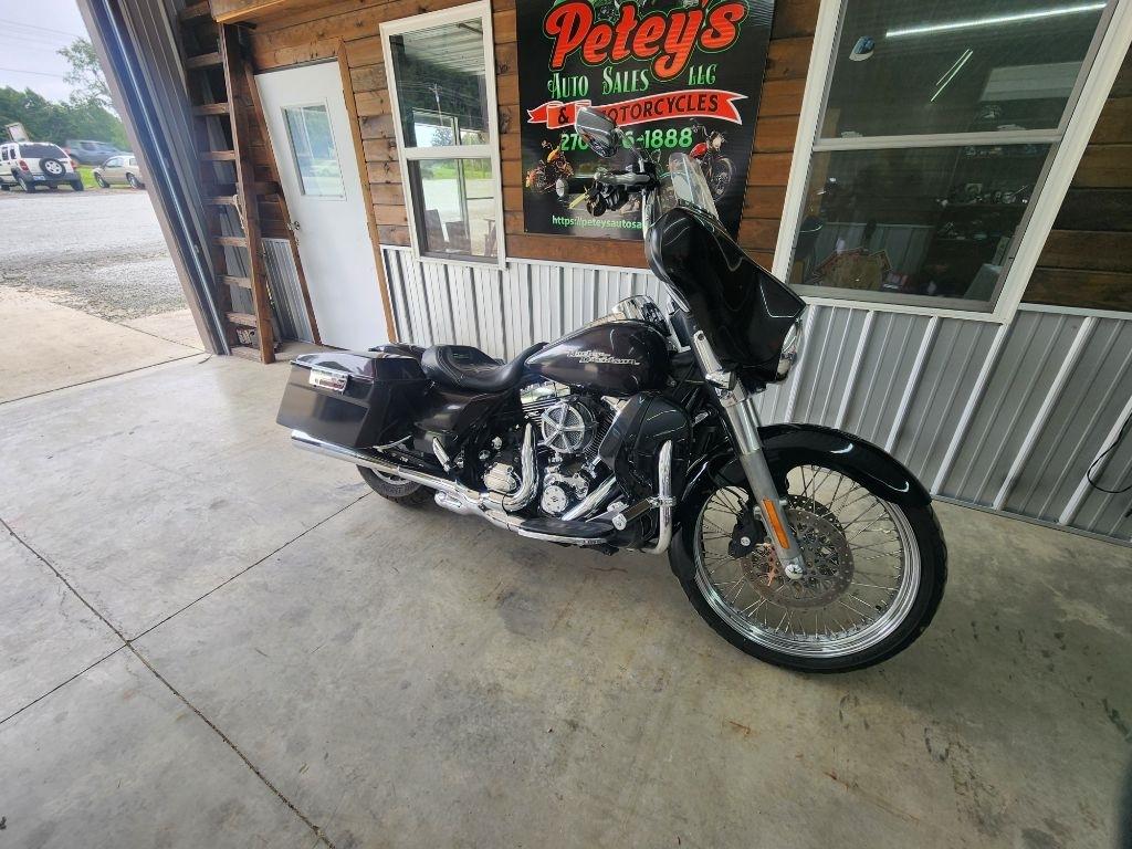 Harley-Davidson FLHX103  2011