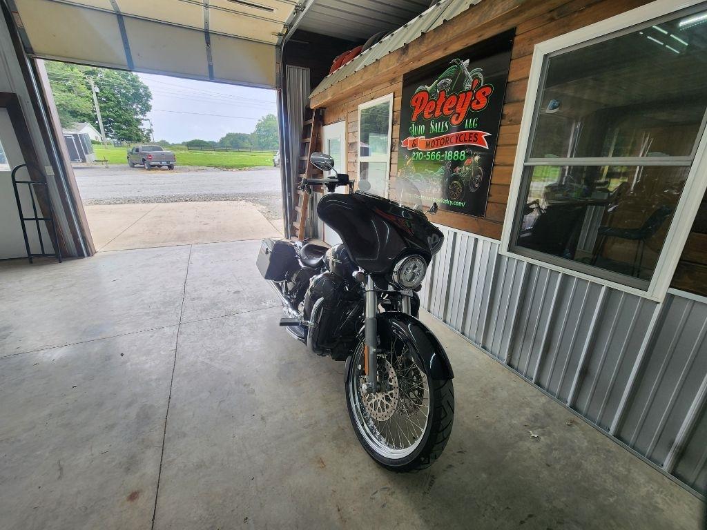 Harley-Davidson FLHX103  2011