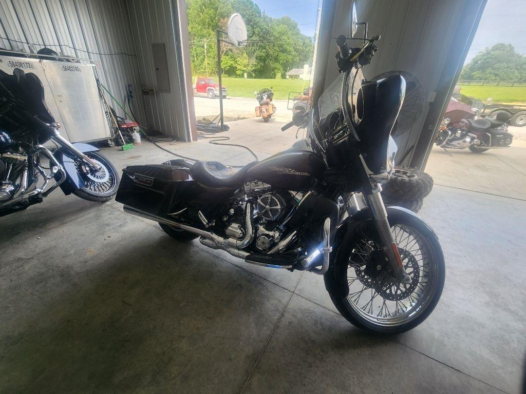 Harley-Davidson FLHX103  2011