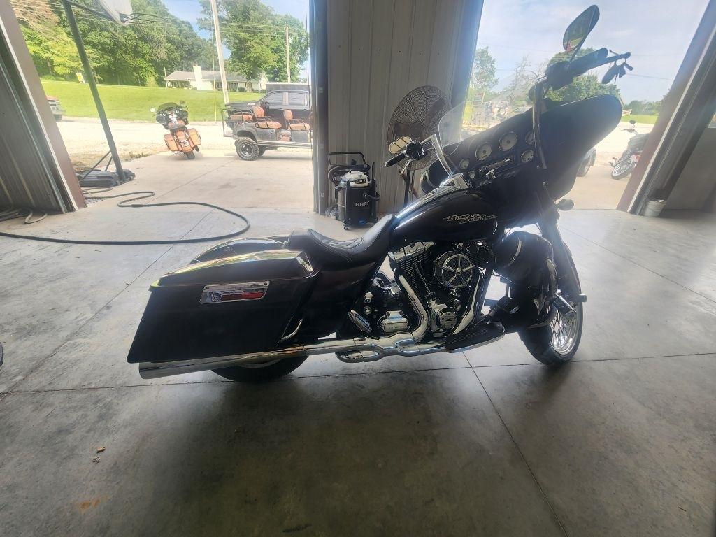 Harley-Davidson FLHX103  2011