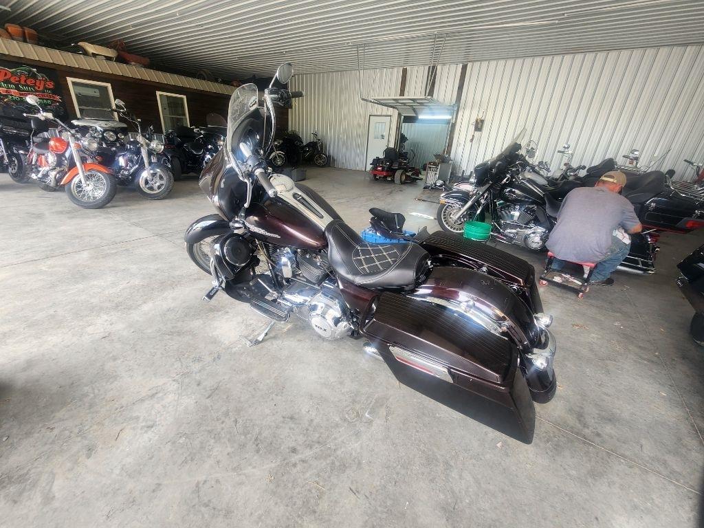 Harley-Davidson FLHX103  2011