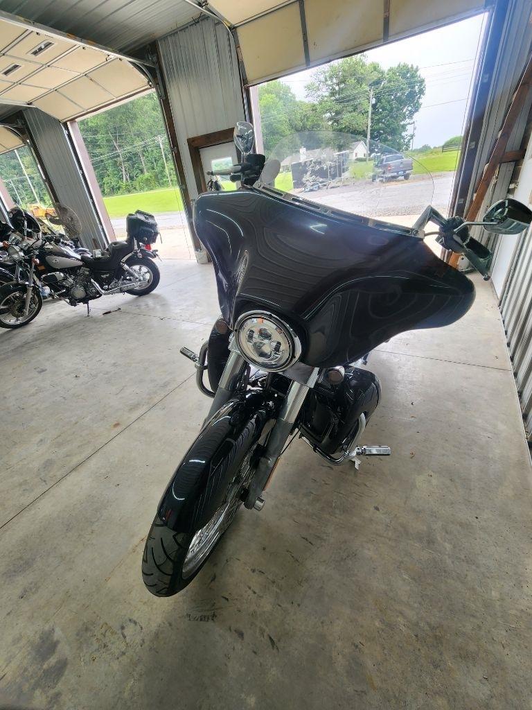 Harley-Davidson FLHX103  2011