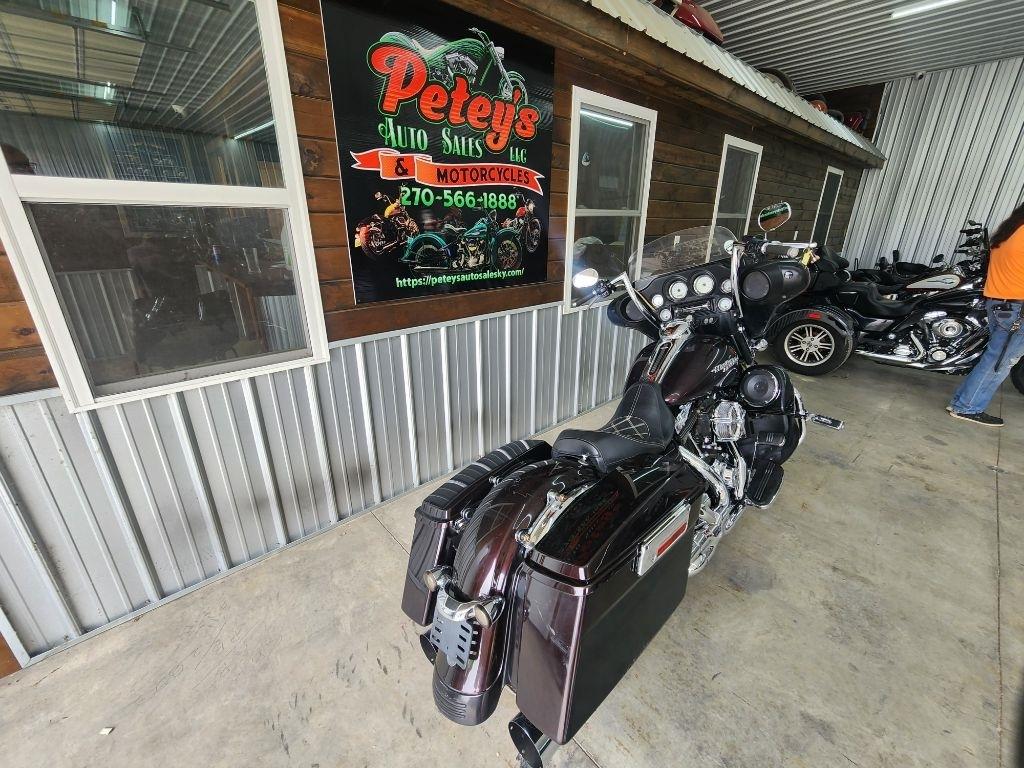Harley-Davidson FLHX103  2011