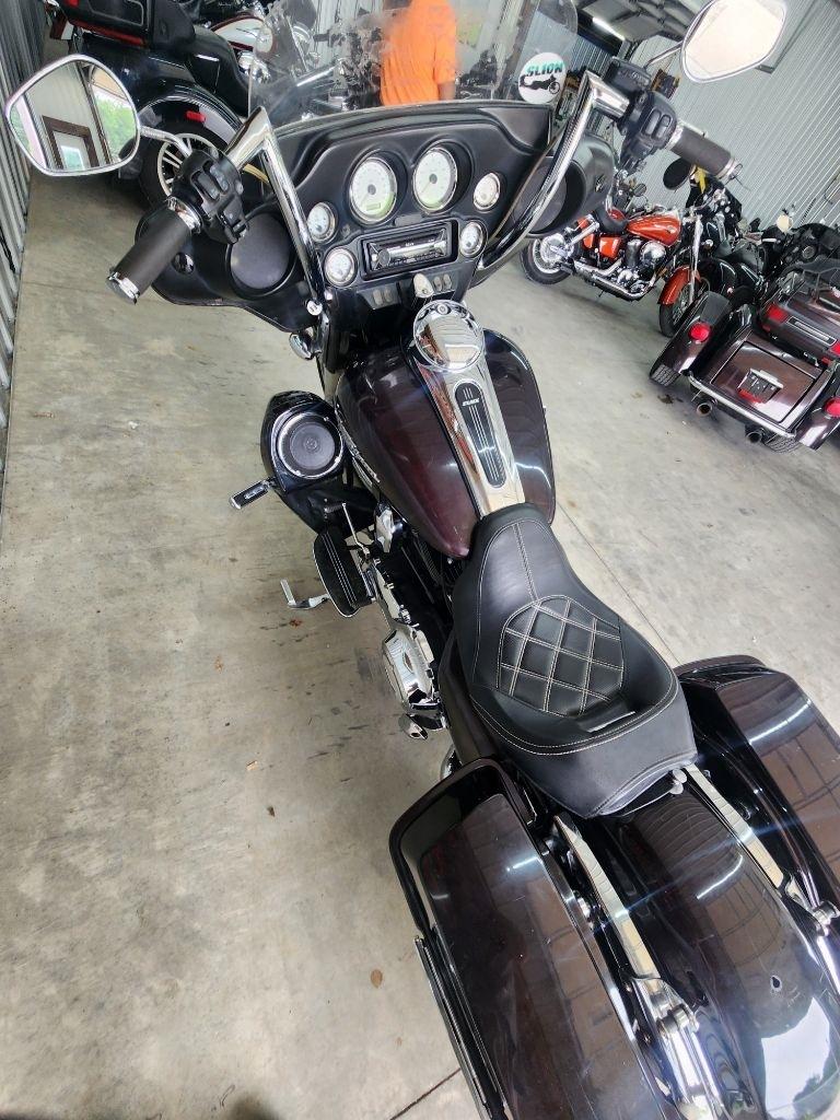 Harley-Davidson FLHX103  2011