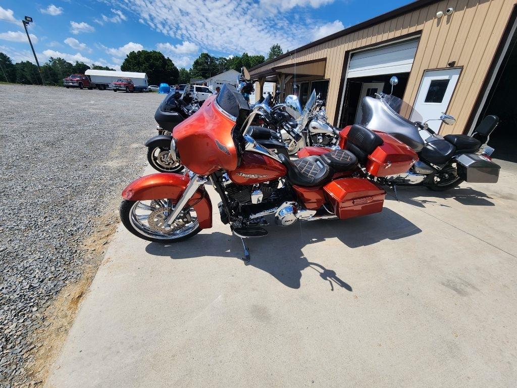 Harley-Davidson FLHX103  2011