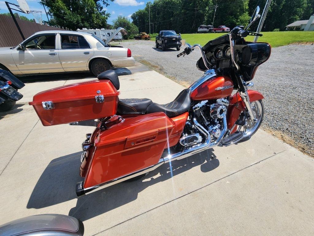 Harley-Davidson FLHX103  2011