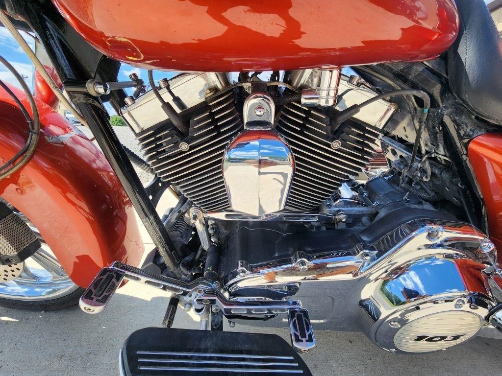Harley-Davidson FLHX103  2011
