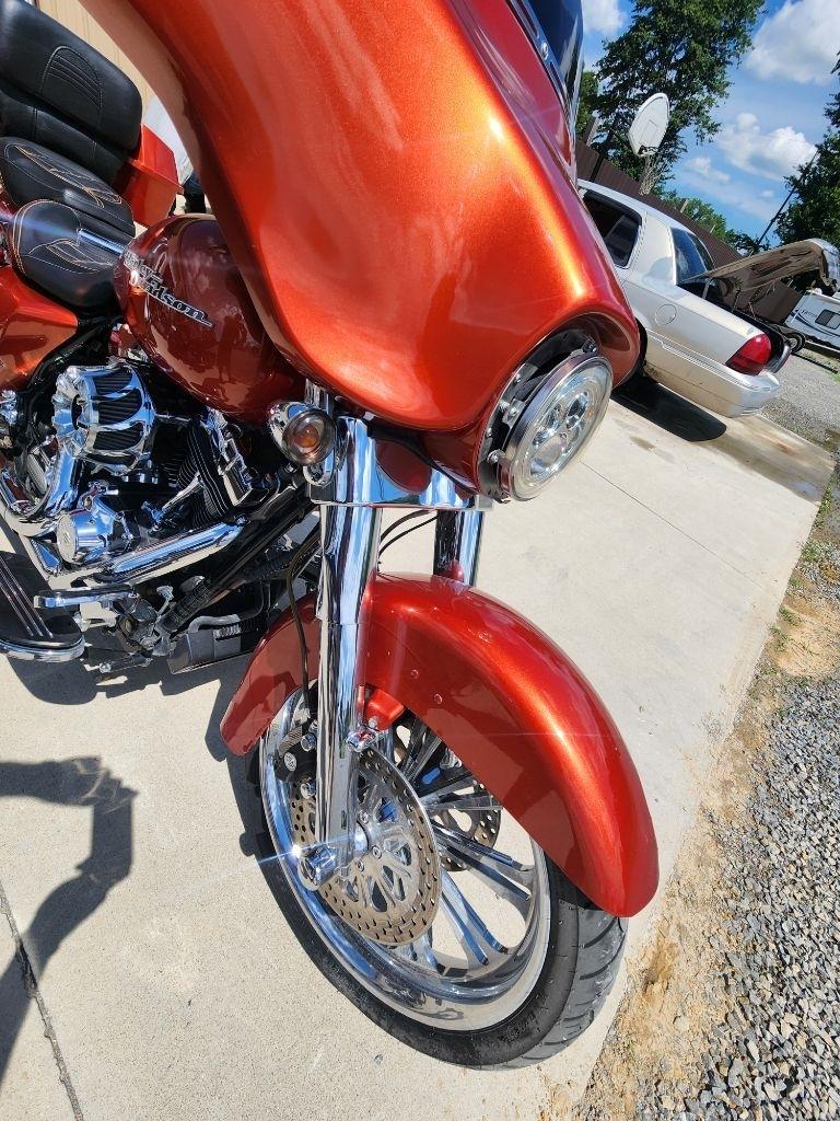 Harley-Davidson FLHX103  2011