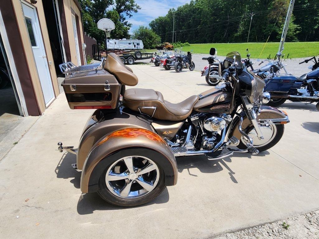 Harley-Davidson FLHTCI  2005
