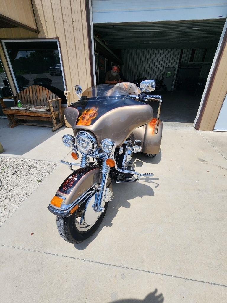 Harley-Davidson FLHTCI  2005