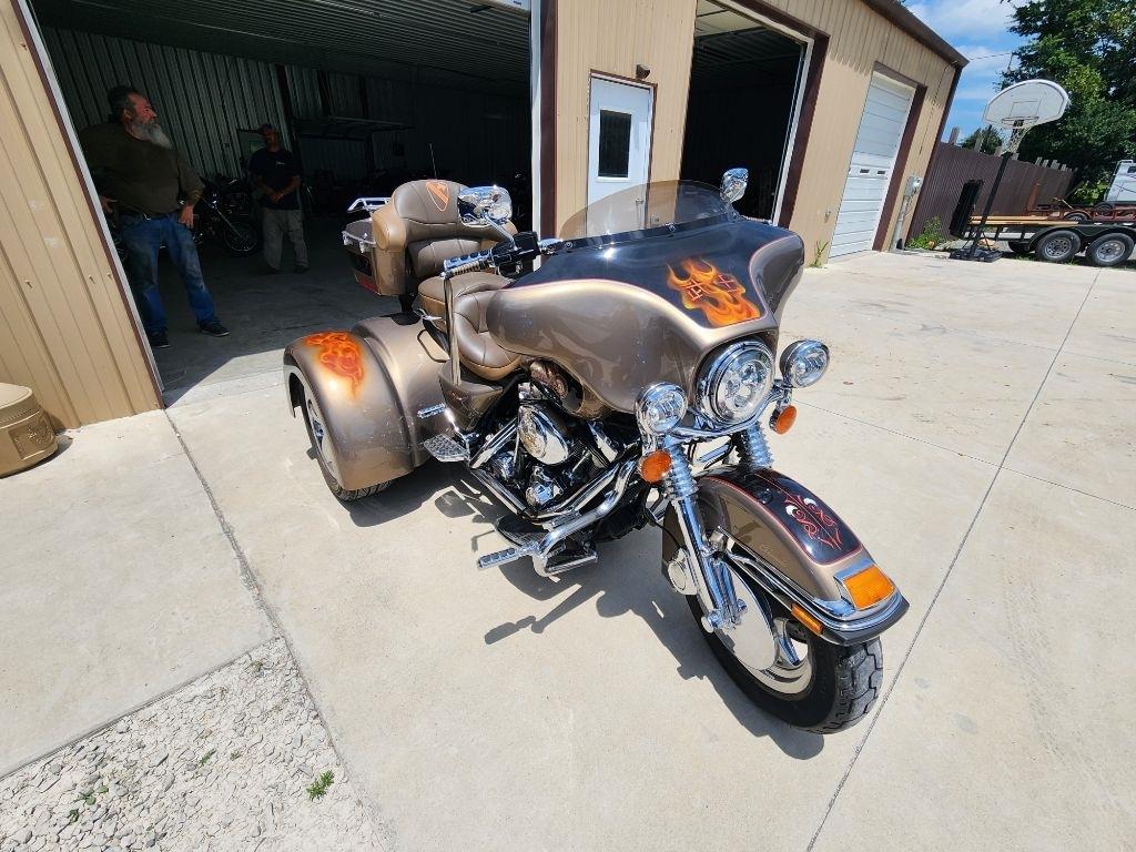 Harley-Davidson FLHTCI  2005