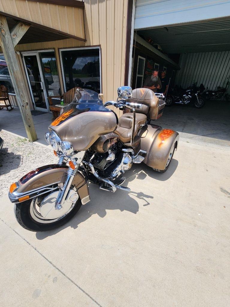 Harley-Davidson FLHTCI  2005