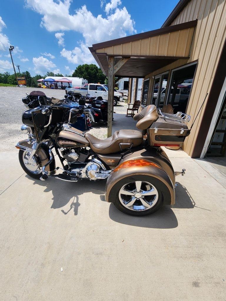 Harley-Davidson FLHTCI  2005