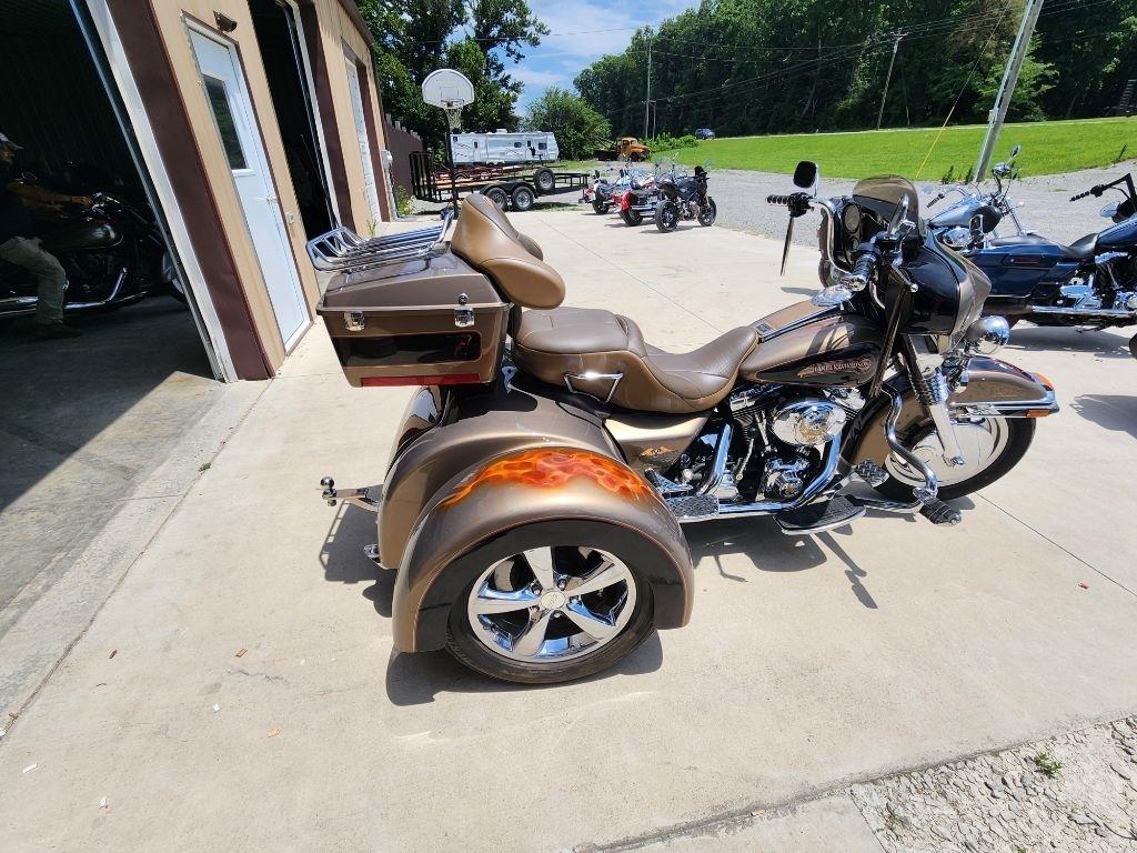 Harley-Davidson FLHTCI  2005