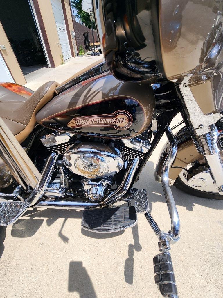 Harley-Davidson FLHTCI  2005