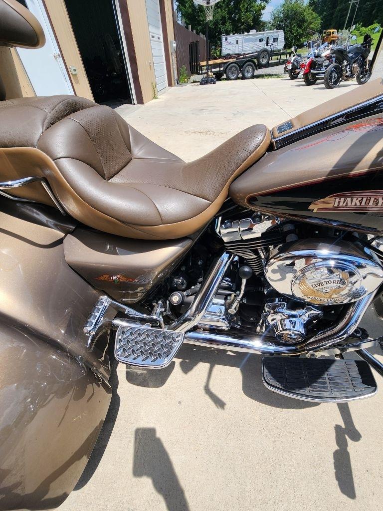 Harley-Davidson FLHTCI  2005