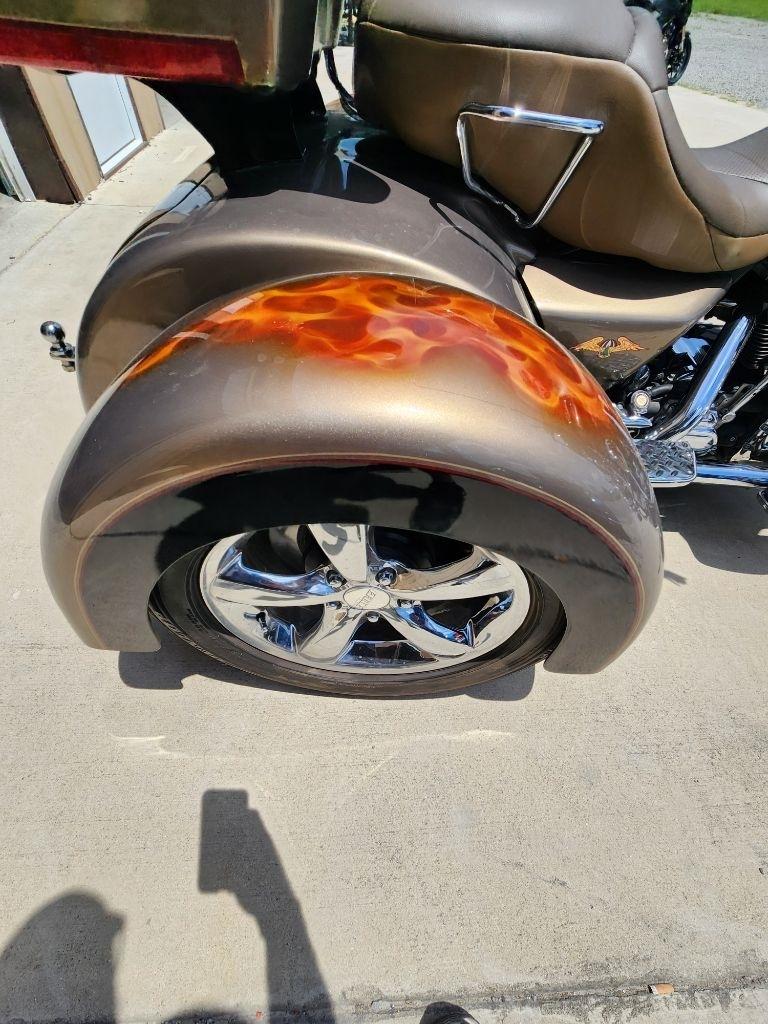 Harley-Davidson FLHTCI  2005