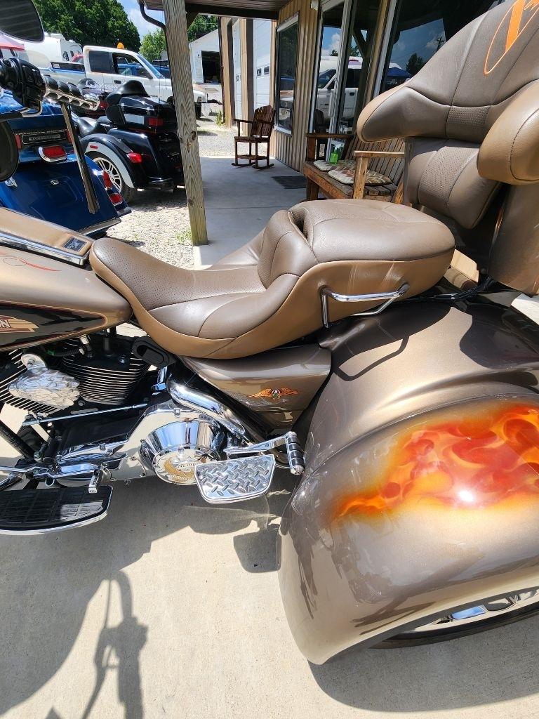 Harley-Davidson FLHTCI  2005