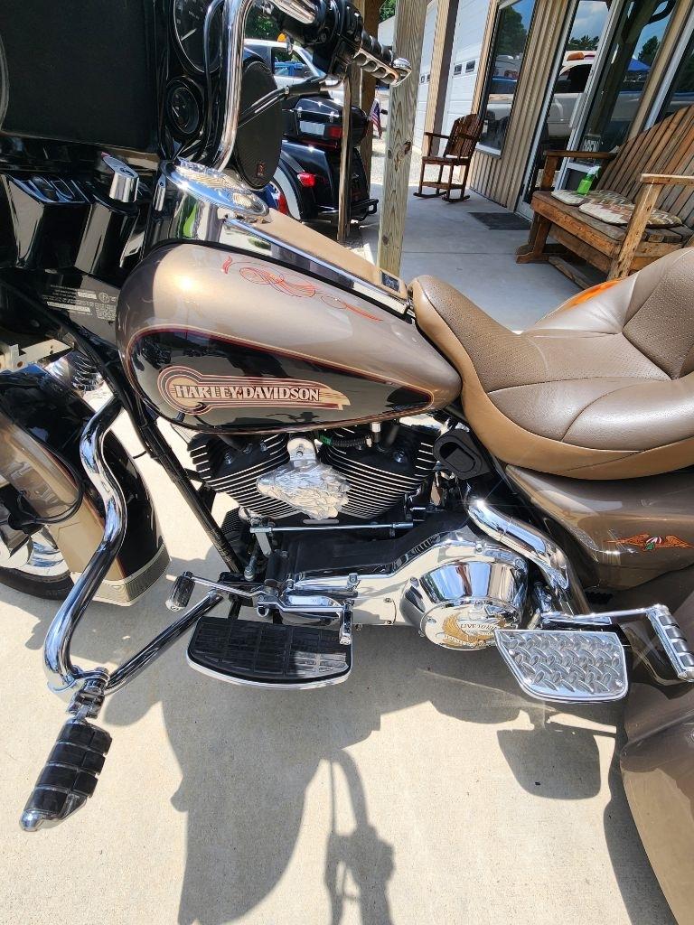 Harley-Davidson FLHTCI  2005