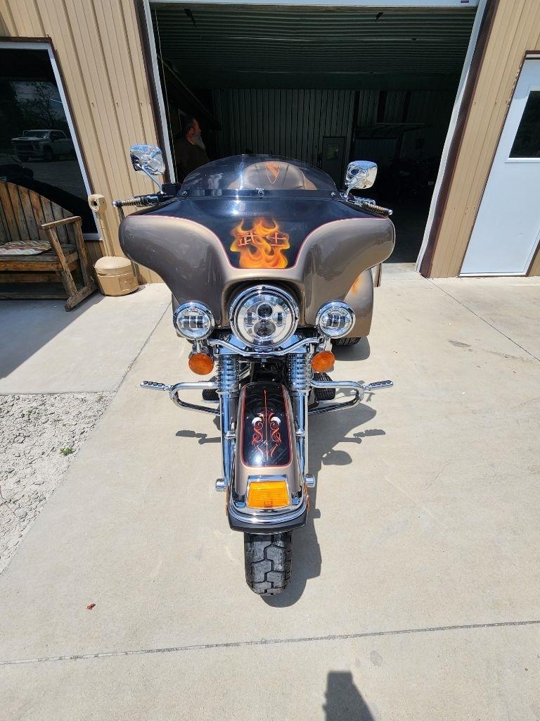 Harley-Davidson FLHTCI  2005