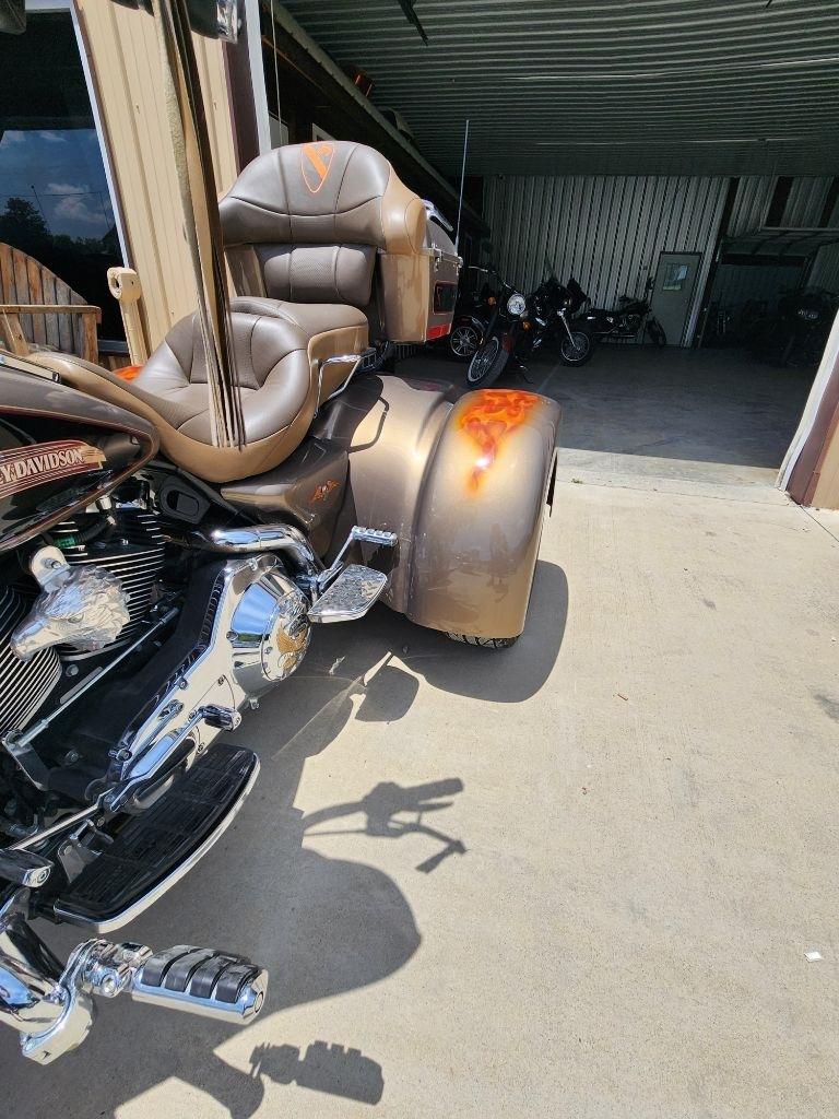 Harley-Davidson FLHTCI  2005
