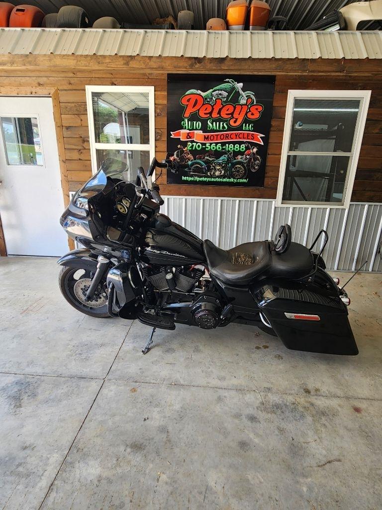 Harley-Davidson Road Glide Custom  2012
