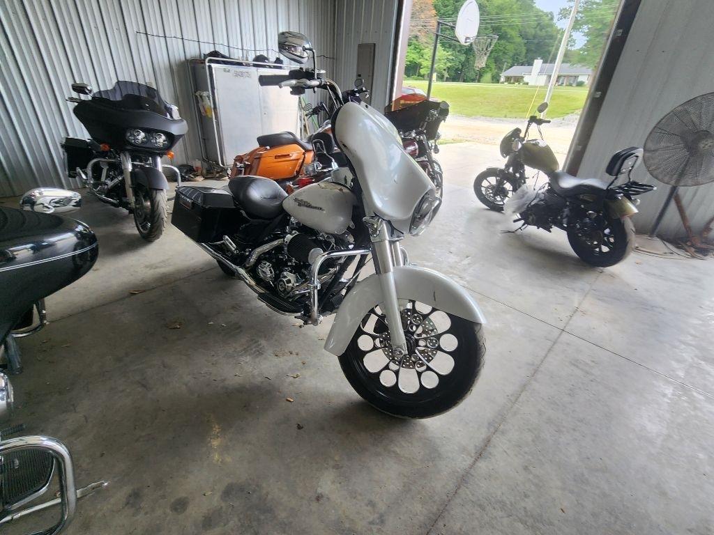Harley-Davidson FLHX  2011