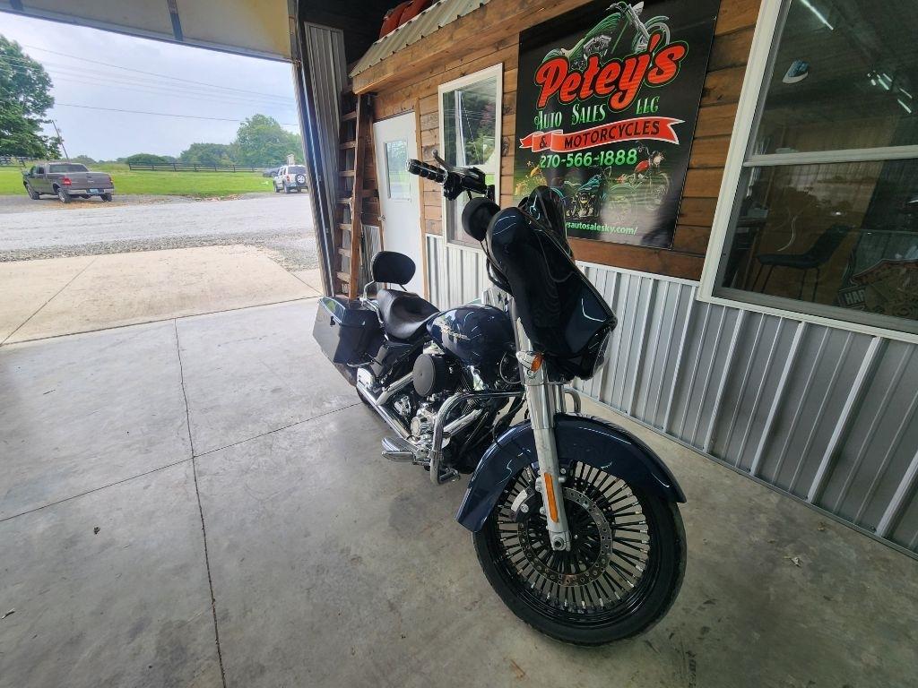 Harley-Davidson FLHTCU  2008