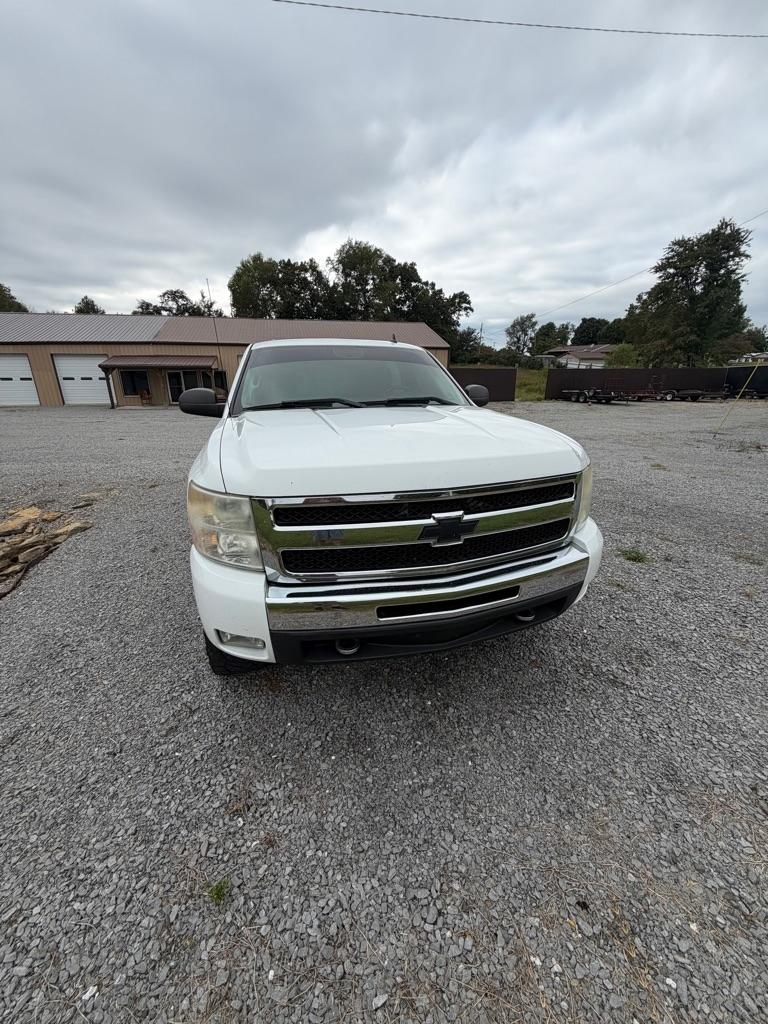 Chevrolet Silverado 1500 LT Crew Cab 4WD 2011