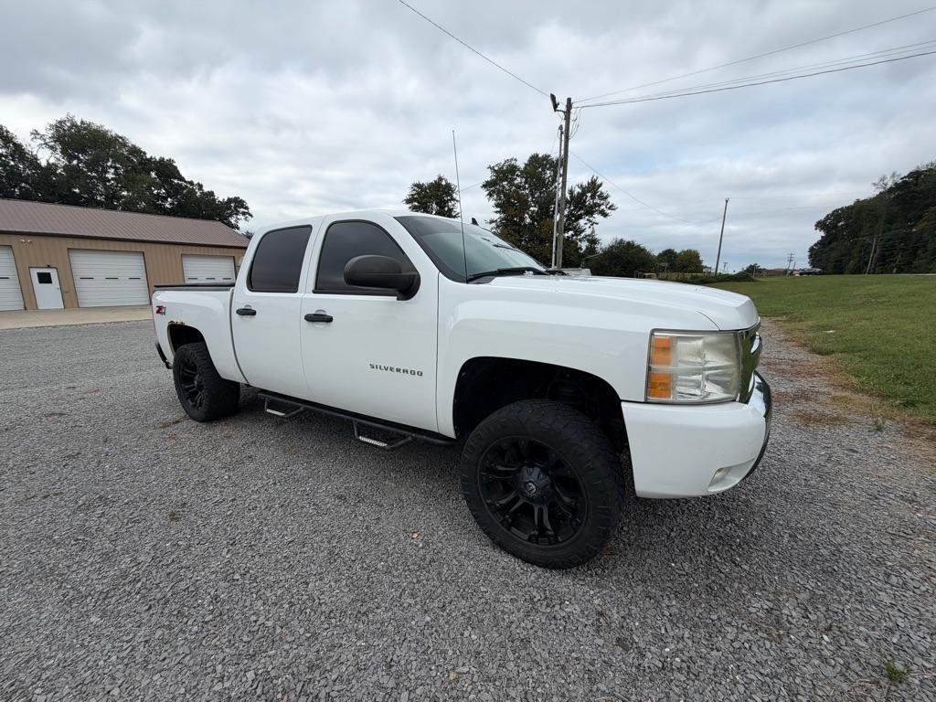 Chevrolet Silverado 1500 LT Crew Cab 4WD 2011