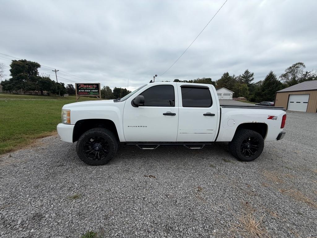 Chevrolet Silverado 1500 LT Crew Cab 4WD 2011