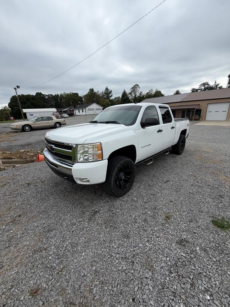Chevrolet Silverado 1500 LT Crew Cab 4WD 2011