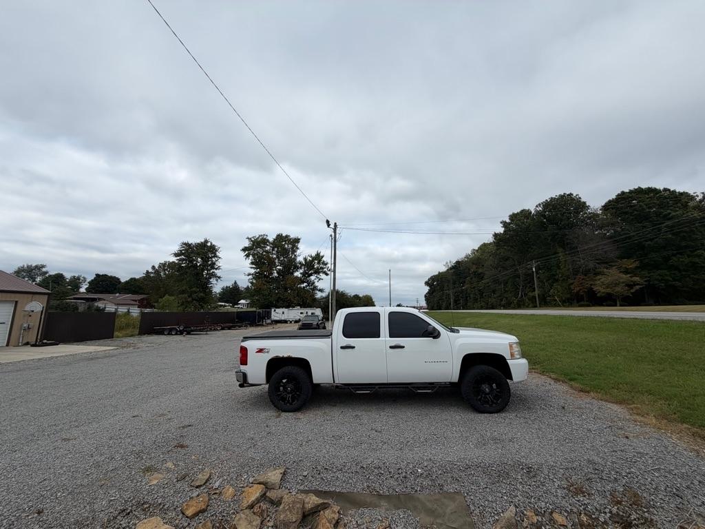 Chevrolet Silverado 1500 LT Crew Cab 4WD 2011