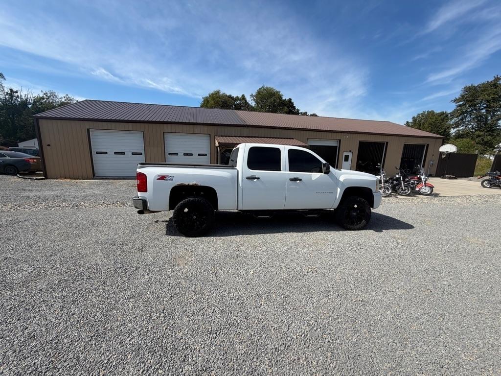 Chevrolet Silverado 1500 LT Crew Cab 4WD 2011