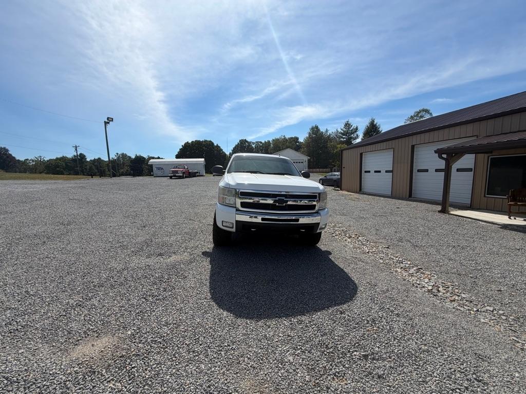 Chevrolet Silverado 1500 LT Crew Cab 4WD 2011