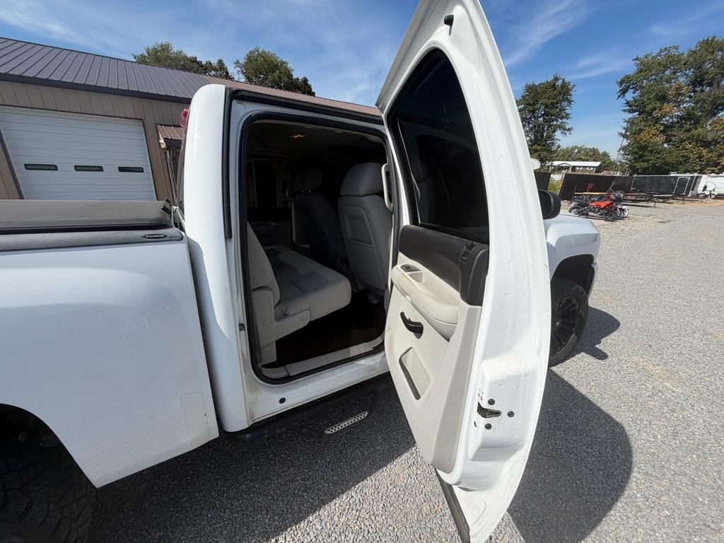 Chevrolet Silverado 1500 LT Crew Cab 4WD 2011