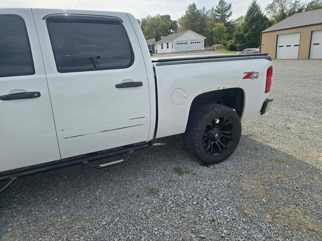 Chevrolet Silverado 1500 LT Crew Cab 4WD 2011