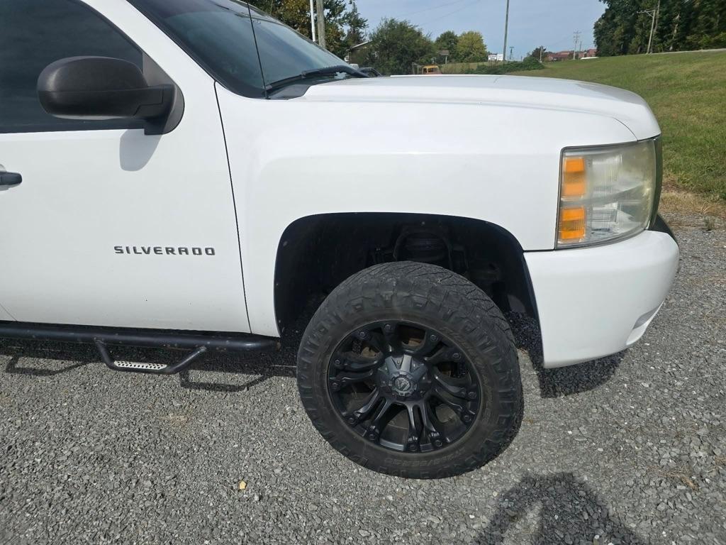 Chevrolet Silverado 1500 LT Crew Cab 4WD 2011